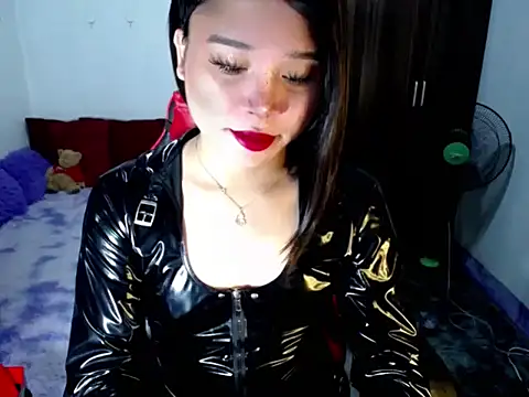 Urassiansweetcummer online show from 06/30/26, 11:27