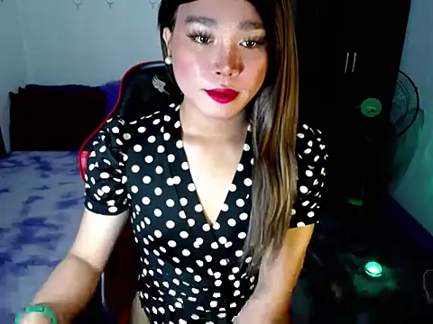 Urassiansweetcummer online show from 12/15/25, 02:28