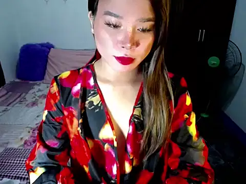 Urassiansweetcummer online show from 10/29/25, 02:10