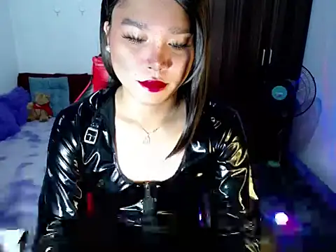 Urassiansweetcummer online show from 05/05/26, 01:30