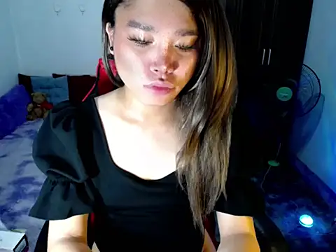 Urassiansweetcummer online show from 04/17/26, 01:41