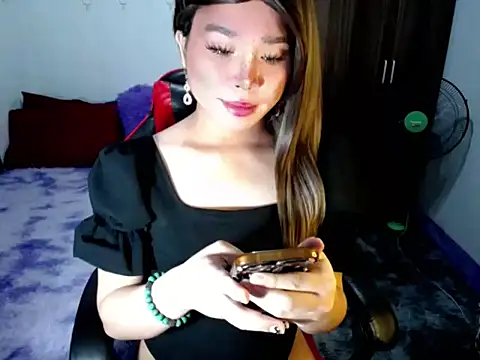 Urassiansweetcummer online show from 11/26/25, 02:50