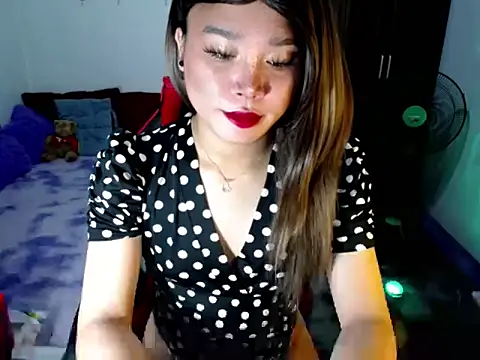 Urassiansweetcummer online show from 03/04/26, 08:16