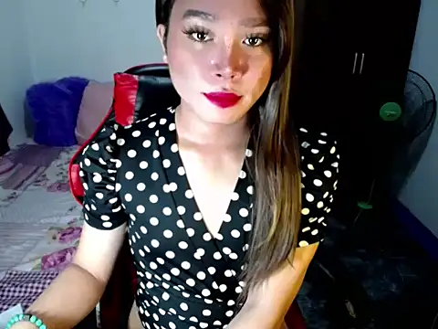 Urassiansweetcummer online show from 10/26/25, 01:39