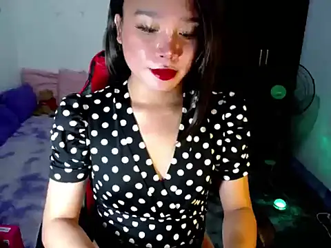 Urassiansweetcummer online show from 06/15/26, 01:39