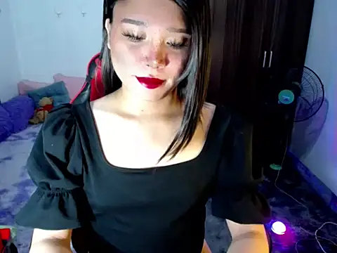Urassiansweetcummer online show from 05/22/26, 12:14
