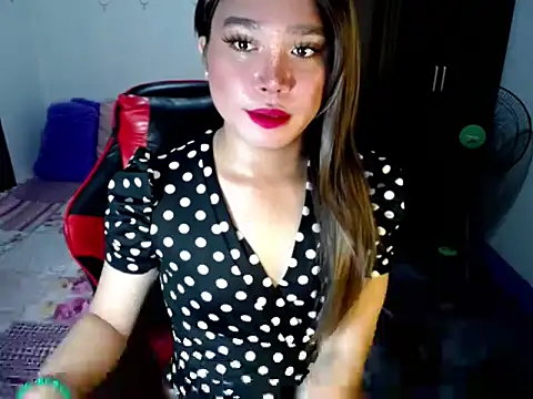 Urassiansweetcummer online show from 10/24/25, 02:10