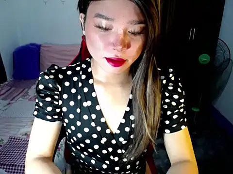 Urassiansweetcummer online show from 10/23/25, 02:10