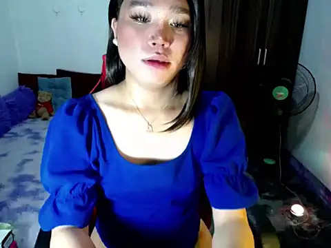 Urassiansweetcummer online show from 04/23/26, 02:18