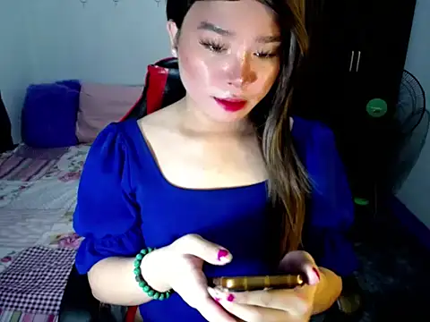 Urassiansweetcummer online show from 10/15/25, 02:21