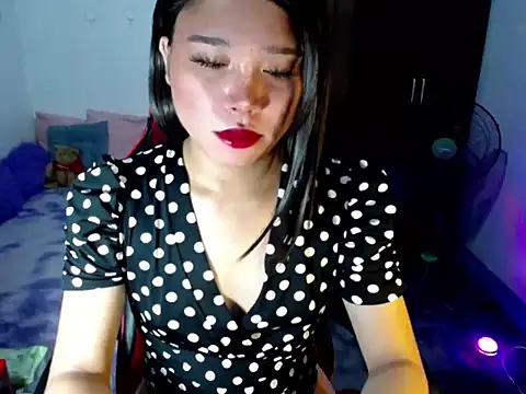 Urassiansweetcummer online show from 05/26/26, 01:58