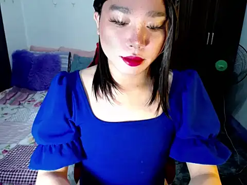 Urassiansweetcummer online show from 09/11/25, 12:21