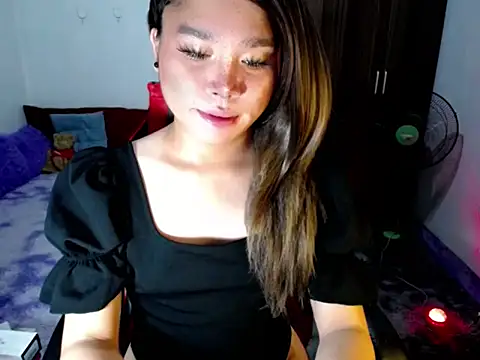 Urassiansweetcummer online show from 04/16/26, 05:57