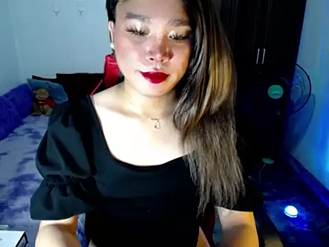 Urassiansweetcummer online show from 04/21/26, 02:25