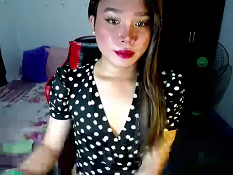 Urassiansweetcummer online show from 10/18/25, 02:35