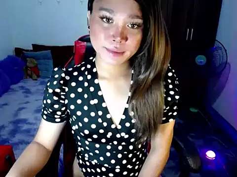 Urassiansweetcummer online show from 03/28/26, 04:35