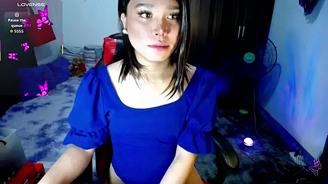 Urassiansweetcummer online show from 02/18/26, 08:00