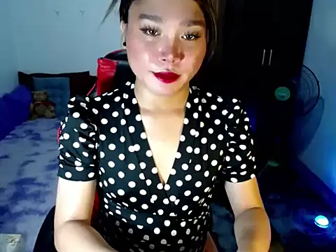 Urassiansweetcummer online show from 04/13/26, 05:11
