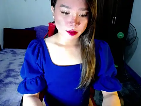 Urassiansweetcummer online show from 10/31/25, 12:29