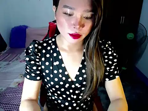 Urassiansweetcummer online show from 10/22/25, 01:49