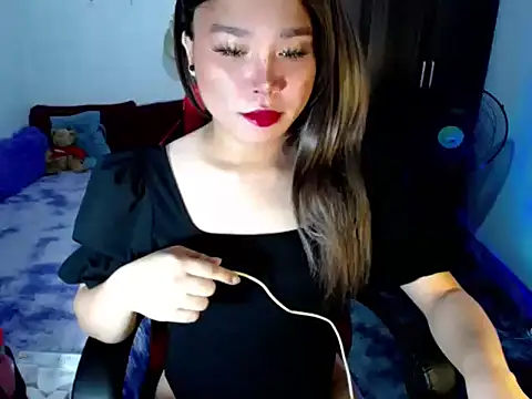 Urassiansweetcummer online show from 03/17/26, 02:47