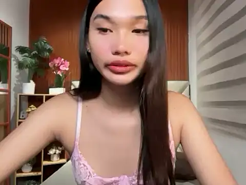Snapshot of universal_slutt chatting on 06/19/26, 05:19 universal slutt online show from 06/19/26, 05:19