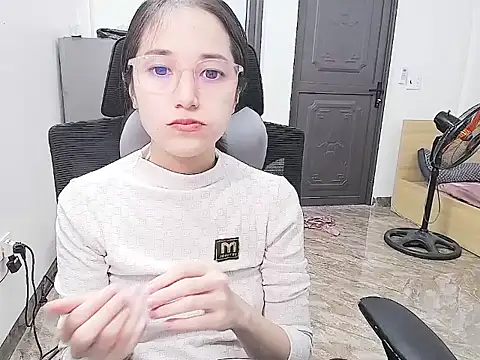 Shulee21 online show from 11/06/25, 03:21