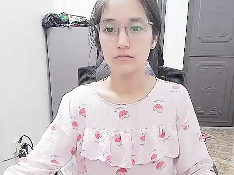 Shulee21 online show from 10/06/25, 02:35