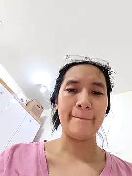 Shulee21 online show from 10/04/25, 04:25