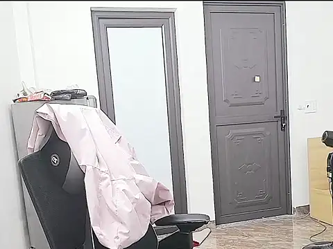 Shulee21 online show from 10/10/25, 01:50