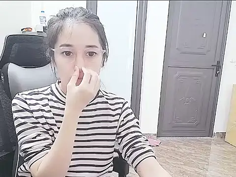 Shulee21 online show from 10/24/25, 02:43