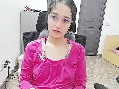 Shulee21 online show from 11/08/25, 02:48