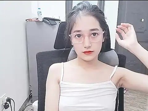 Shulee21 online show from 10/16/25, 03:15