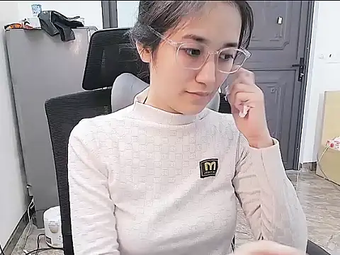 Shulee21 online show from 10/20/25, 03:41