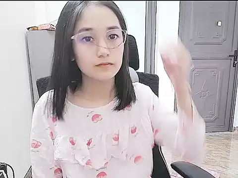 Shulee21 online show from 10/13/25, 02:24