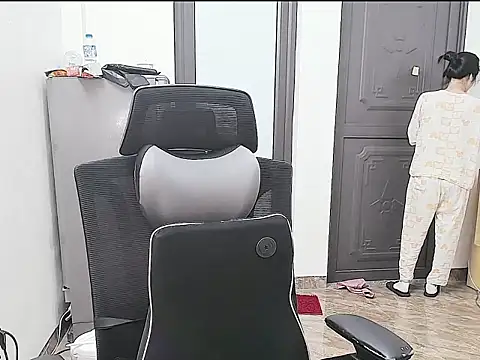 Shulee21 online show from 10/15/25, 02:10