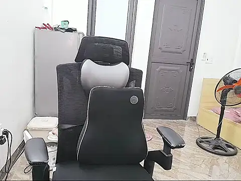 Shulee21 online show from 11/19/25, 02:33