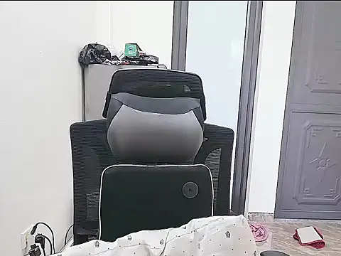 Shulee21 online show from 10/03/25, 01:53