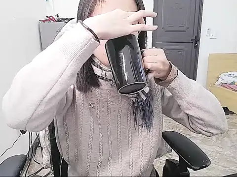 Shulee21 online show from 11/21/25, 02:32