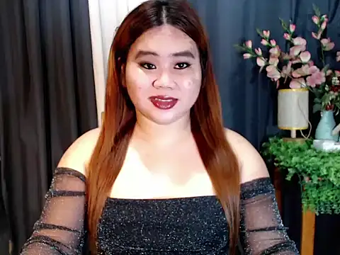 Snapshot of queen_staceyy chatting on 10/15/25, 06:33 queen staceyy online show from 10/15/25, 06:33