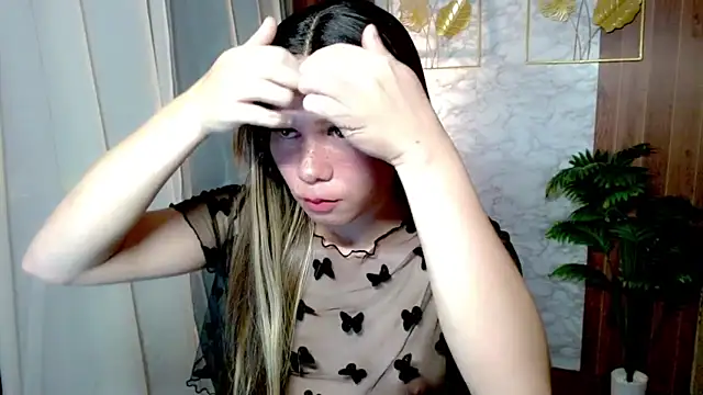 Snapshot of pinay_hugeCockxx chatting on 10/21/25, 02:00 pinay hugeCockxx online show from 10/21/25, 02:00