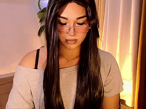 Snapshot of magnificent_kitana chatting on 05/24/26, 04:07 magnificent kitana online show from 05/24/26, 04:07
