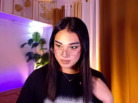 Snapshot of magnificent_kitana chatting on 04/27/26, 05:44 magnificent kitana online show from 04/27/26, 05:44