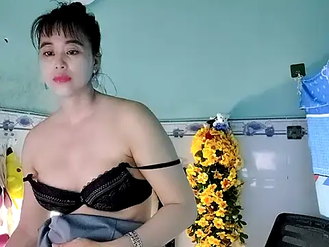 Snapshot of emgaixinhngoan chatting on 09/13/25, 04:12 emgaixinhngoan online show from 09/13/25, 04:12