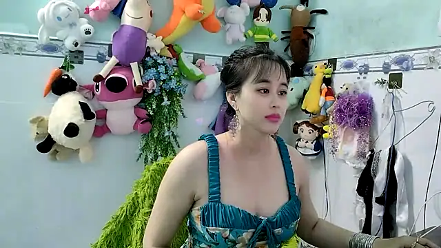 emgaixinhngoan online show from 10/28/25, 06:23