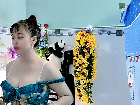 Snapshot of emgaixinhngoan chatting on 09/22/25, 11:55 emgaixinhngoan online show from 09/22/25, 11:55