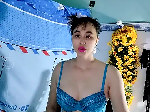 Snapshot of emgaixinhngoan chatting on 10/01/25, 03:49 emgaixinhngoan online show from 10/01/25, 03:49