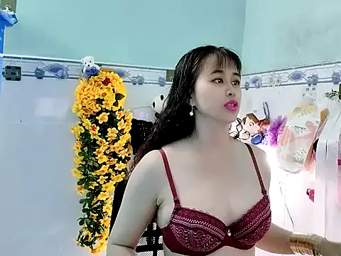 Snapshot of emgaixinhngoan chatting on 09/24/25, 12:11 emgaixinhngoan online show from 09/24/25, 12:11