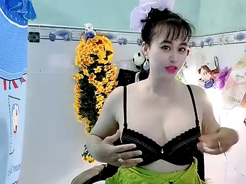 Snapshot of emgaixinhngoan chatting on 10/01/25, 03:44 emgaixinhngoan online show from 10/01/25, 03:44