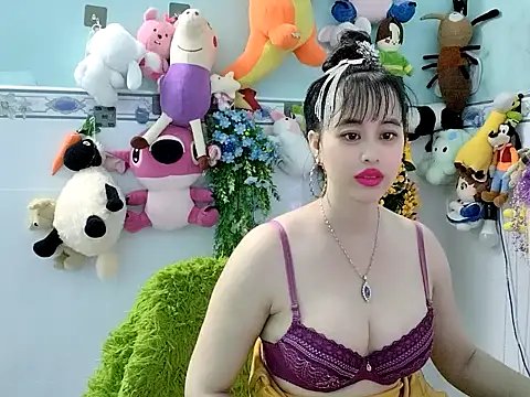 Snapshot of emgaixinhngoan chatting on 10/14/25, 12:44 emgaixinhngoan online show from 10/14/25, 12:44